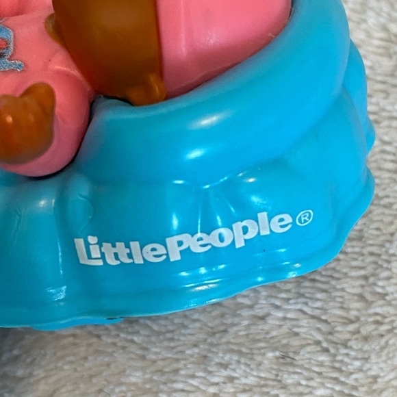 Lot of 2 Fisher-Price Little People Big Helpers Family  Replacement Babies 2.5” - Picture 9 of 14